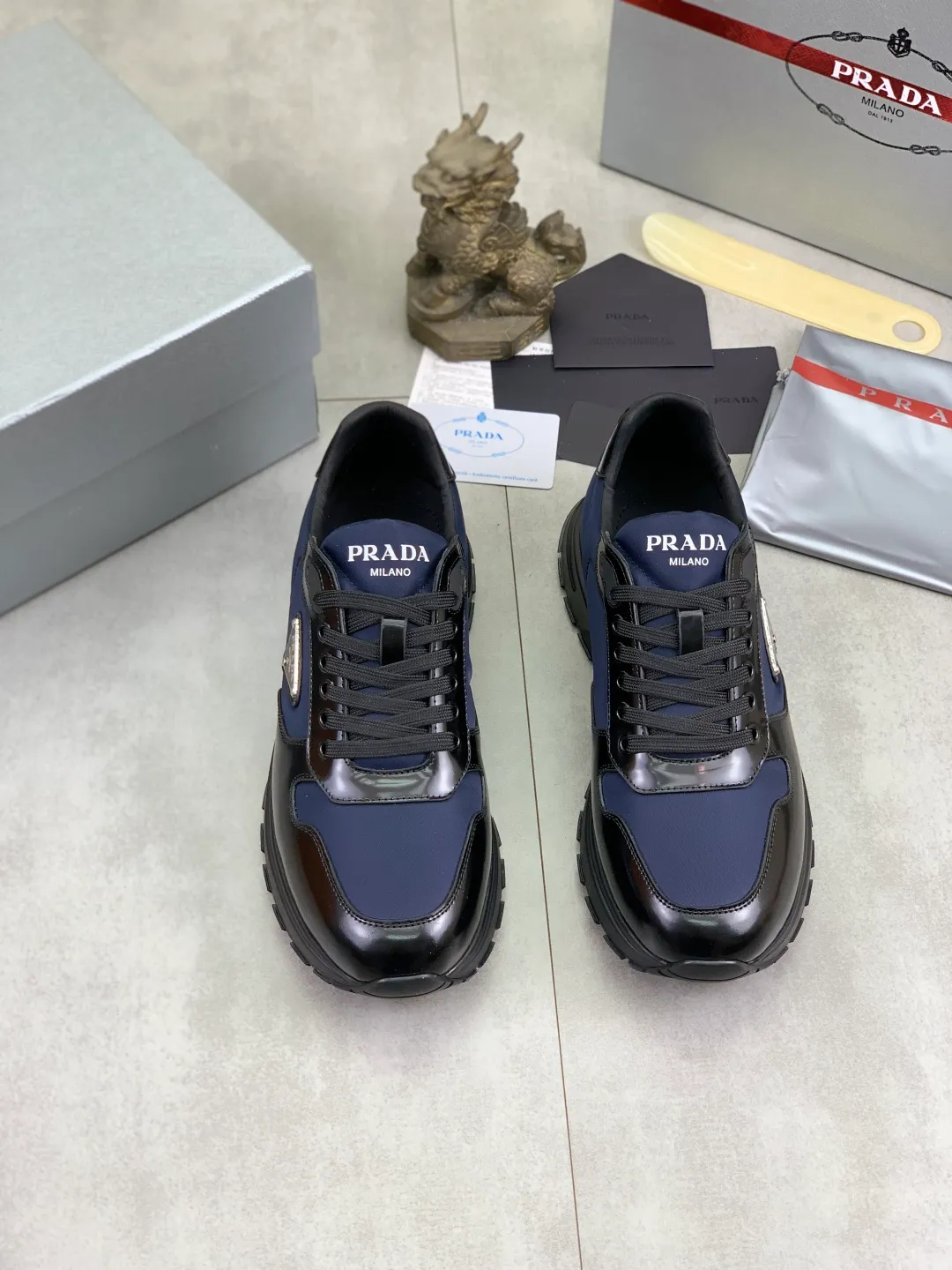 Men's shoes 💰P580💰 [New style] High version official website popular models are on the market, 🆘 The trendy brand (Prada) mainly promotes popular models, avant-garde and versatile fashionable men's shoes private version mold opening, cowhide surface splicing 1:1 replica... Fashion is simple, original imported cowhide and lining cowhide feet; the atmosphere and personality are more fashionable, eye-catching and pursuing class. It will subvert the old idea and be with you to spend time with you. A must-have for fashionistas! Must keep for yourself ! High-end comfort, high-end quality workmanship. Size: 38-45; multiple colors available.